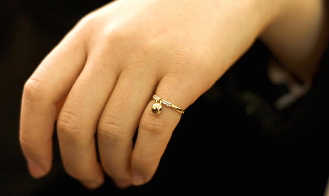 �������